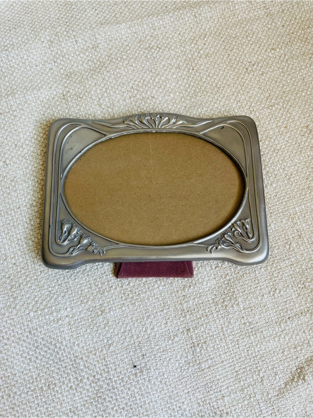 Vintage Pewter Silver-Tone Oval Photo Frame with Floral Accents